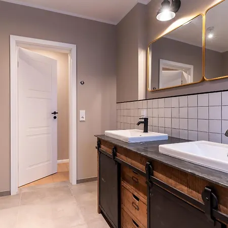 Hummergrund Humarus * סנט פטר-אורדינג